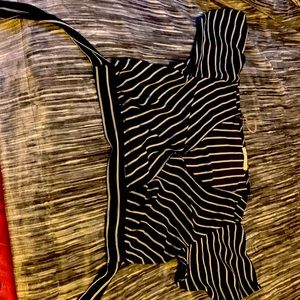 Hi! This is a top that I don’t like and don’t want-try to dm me if you want it!